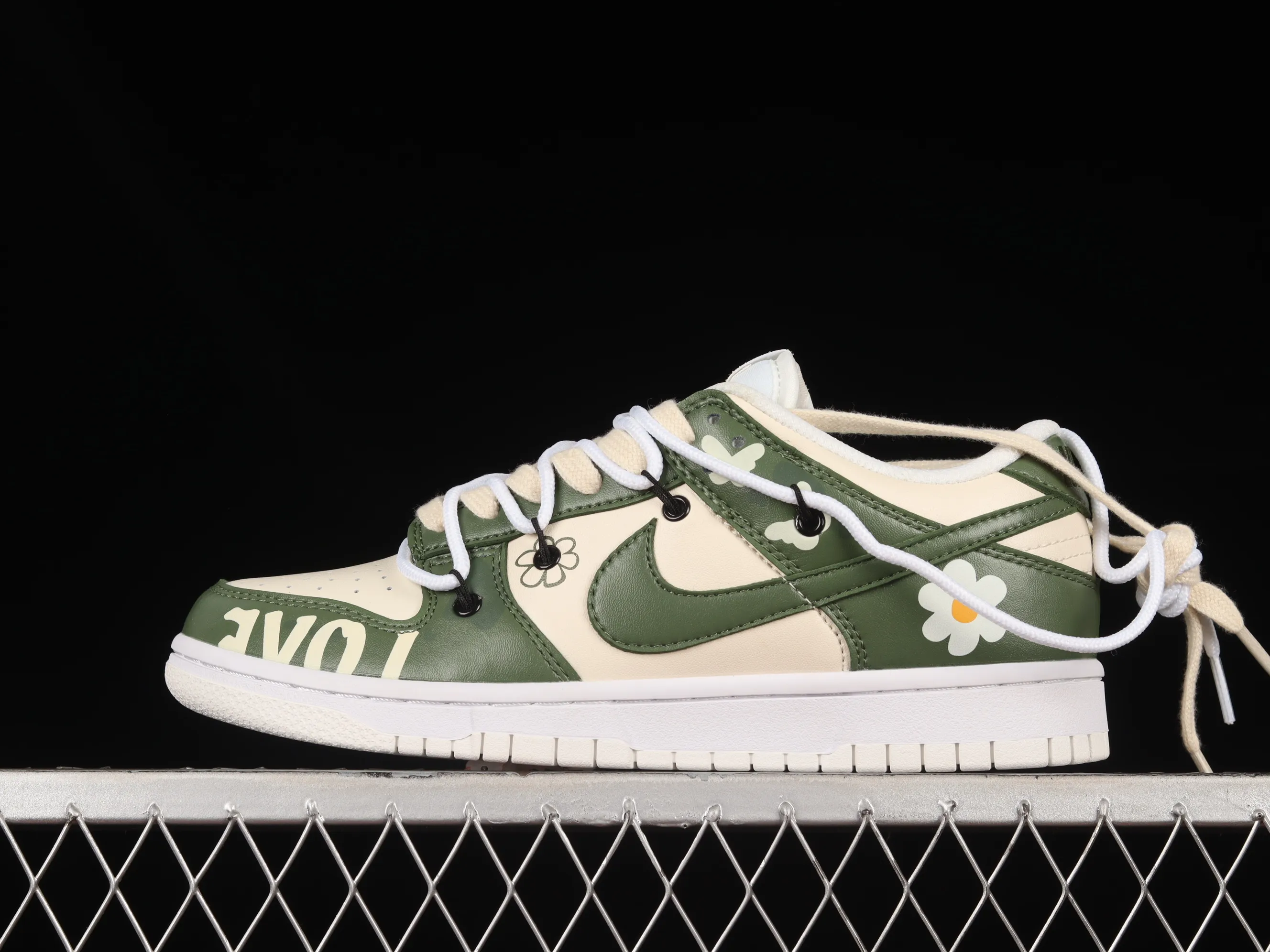All categories Nk SB Dunk series Nk SB Dunk Low low-top sneakers Nk Dunk Low LOVE floral green customized version of deconstructed strap casual sneakers DH9765-100
